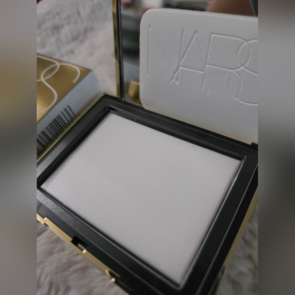 Nars Crystal Light Reflecting Setting Pressed Powder - Picture 4 of 5